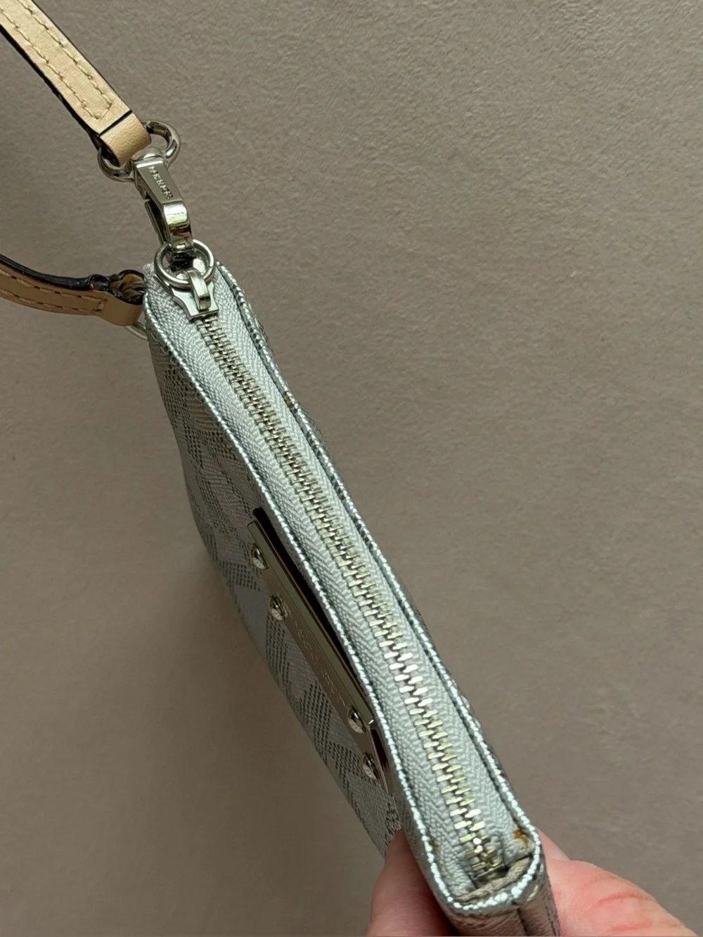 MICHAEL KORS Signature Jet Set Silver Metallic Wristlet